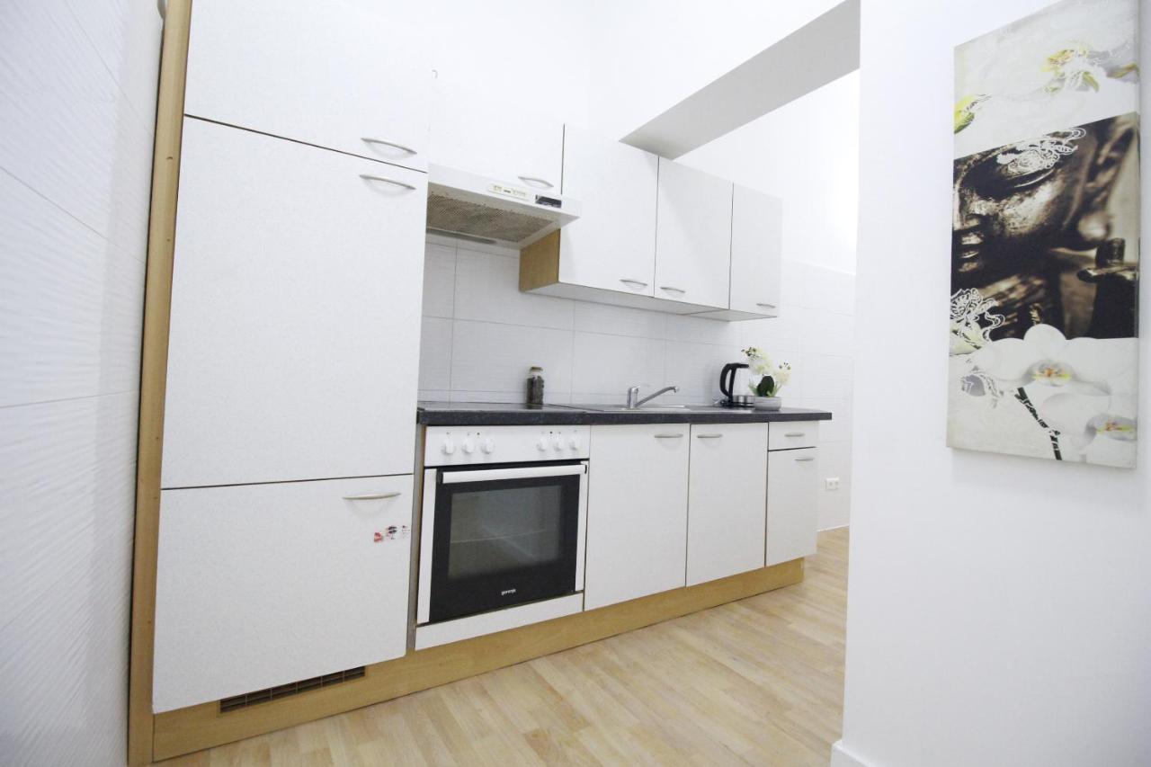 Comfort Triple Room Th Wien Exterior foto