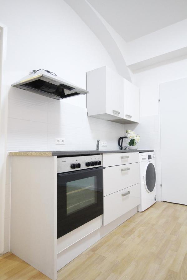 Comfort Triple Room Th Wien Exterior foto